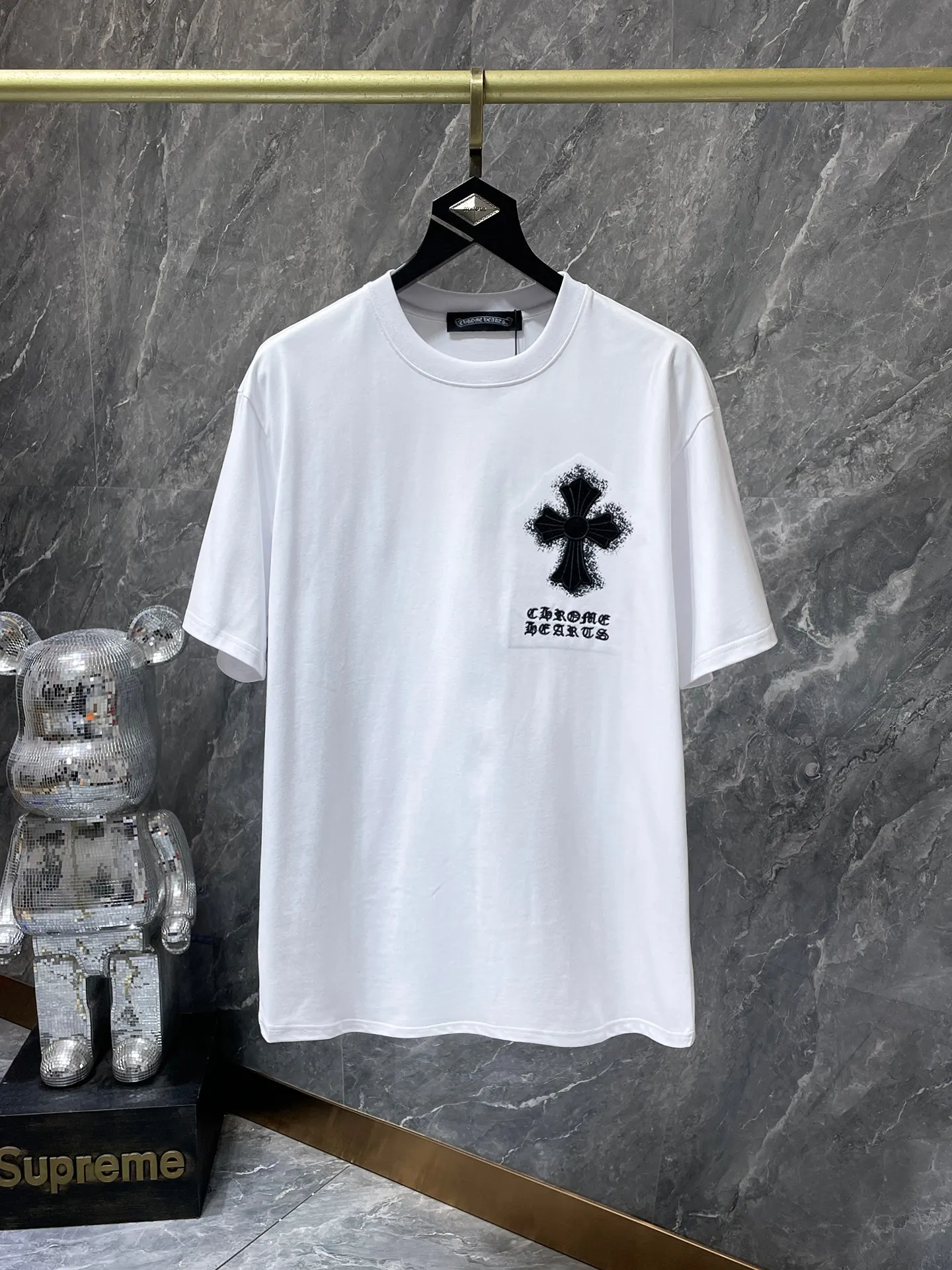 P154 New Chrome Hearts 25ss for summer. High-weight, environmentally friendly and high-quality top-grade fabric. 260g~270g. Croma embroidery, Sanskrit cross and spray-printed short sleeves. Counter synchronization. 1:1 replica version. Recommended color: black. White. Size: S, M, L, XL.